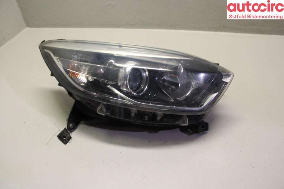 Frontlykt høyre halogen til Renault Captur 2013-2020 (Type I) (RENAULT|260102734R|)