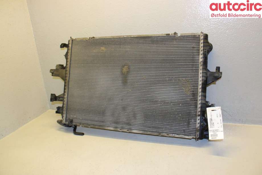 Radiator (manuell gir) til VW Transporter / Caravelle 2003-2009 (Fase 1) (T5) (T5) (VOLKSWAGEN|7H0 121 253 J|)
