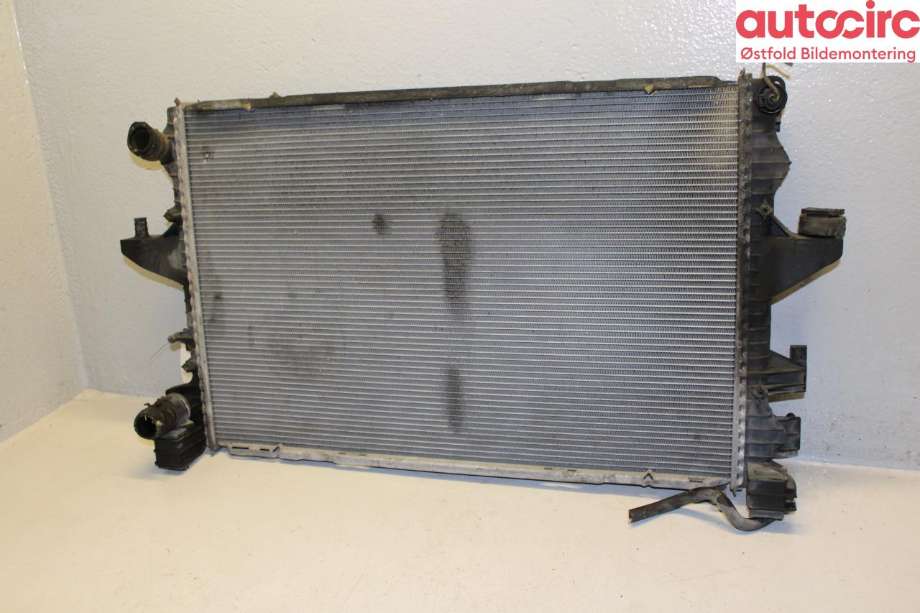 Radiator (manuell gir) til VW Transporter / Caravelle 2003-2009 (Fase 1) (T5) (T5) (VOLKSWAGEN|7H0 121 253 J|)