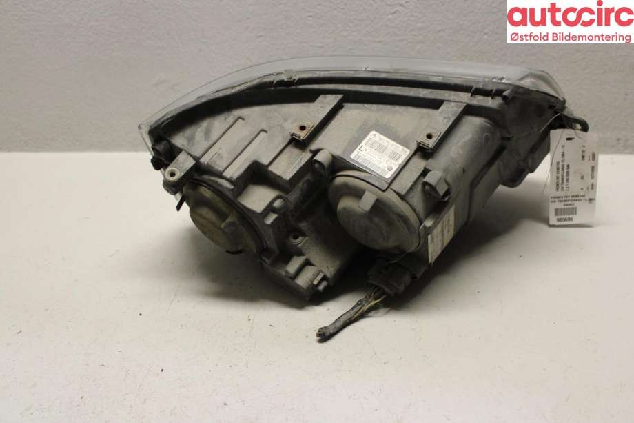 Frontlykt venstre halogen til VW Transporter / Caravelle 2003-2009 (Fase 1) (T5) (T5) (VOLKSWAGEN|7E1941015H|)