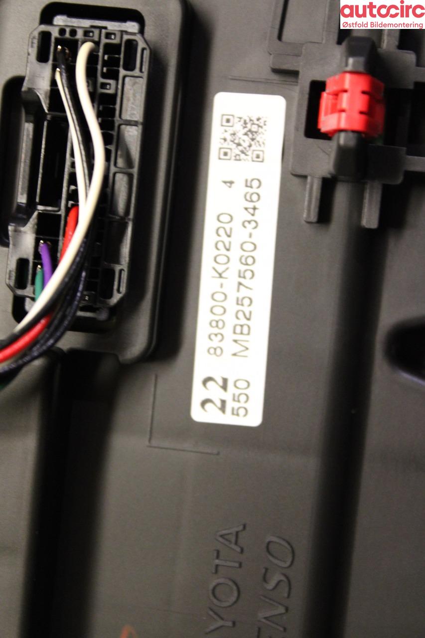 Instrumentpanel til Toyota Yaris 2020-->> (Type IV)  (TOYOTA|83800K0221|)