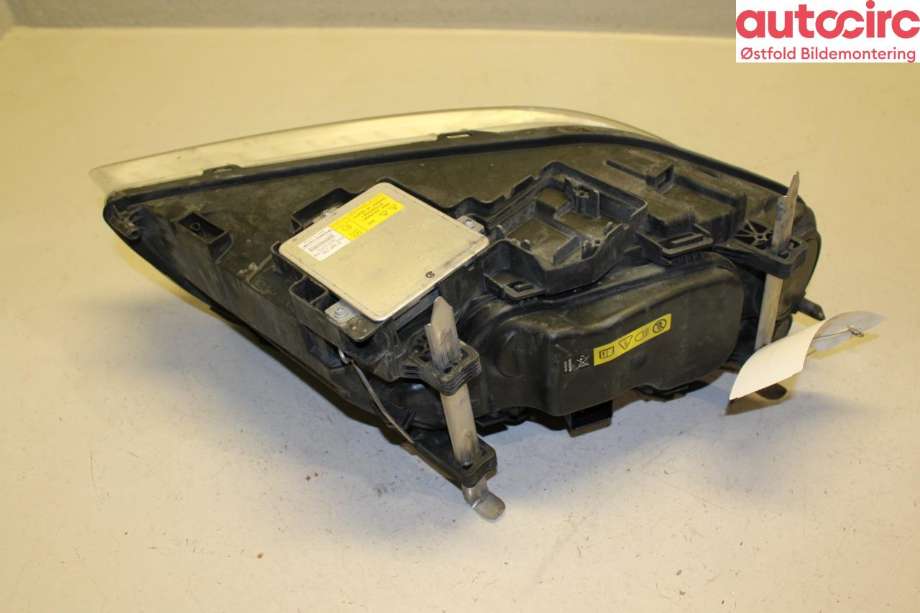 Frontlykt venstre halogen til Volvo V70 2007-2013 (Type III, Fase 1)  (VOLVO|31214415|)