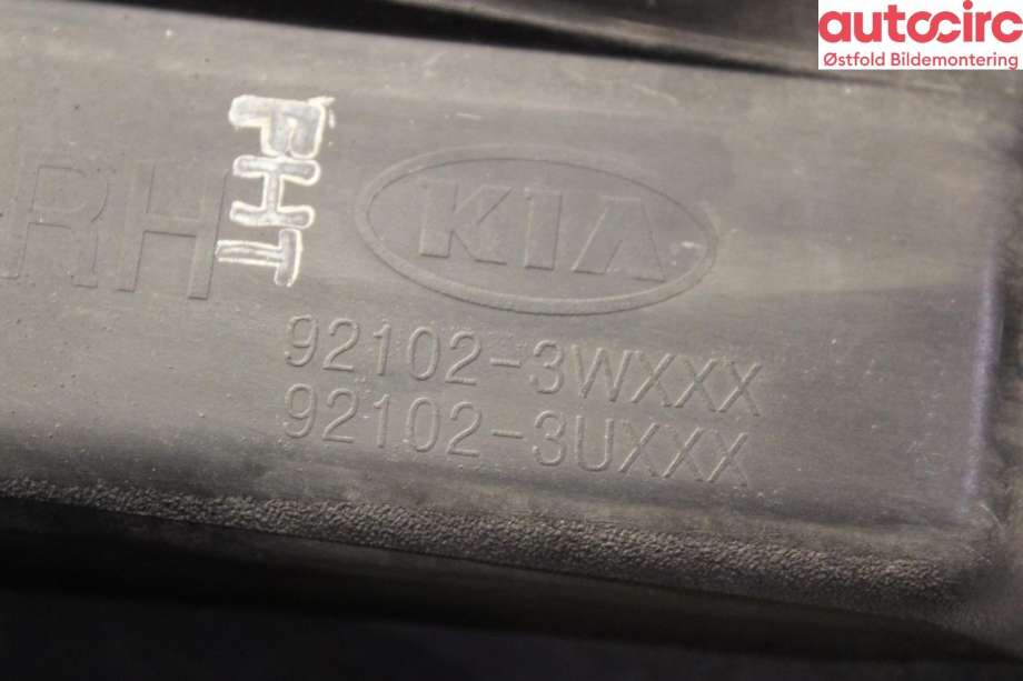 Frontlykt høyre halogen til Kia Sportage 2010-2016 (Type III)  (KIA|921023U111|)