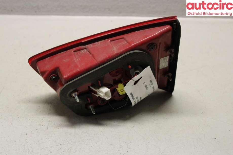Baklykt venstre indre til Kia Sportage 2010-2016 (Type III)  (KIA|924053W010|)