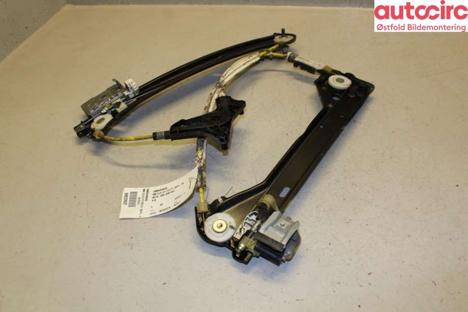 Ruteheis til Mercedes CLA 2013-2019 (C117) (C117) (MERCEDES|A 117 730 02 79|A 207 820 05 42|)