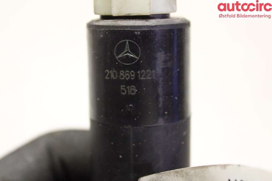 Spylerpumpe foran til Mercedes S-Klasse 2005-2013 (W221) (W221) (MERCEDES|A 210 869 12 21|)