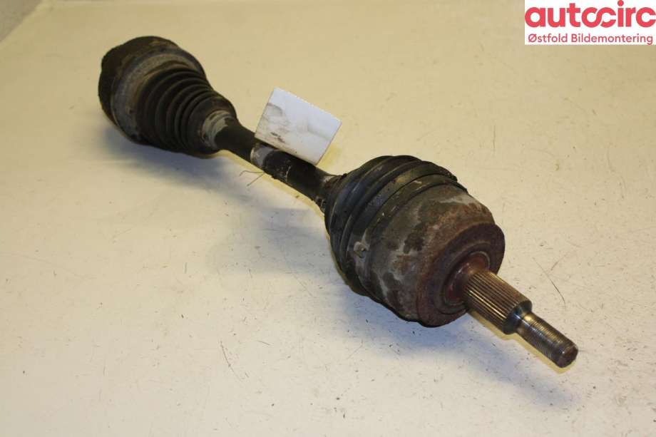Drivaksel høyre foran til VW Transporter / Caravelle 2009-2015 (Fase 2) (T5) (T5) (VOLKSWAGEN|7E0 407 272 AD|)