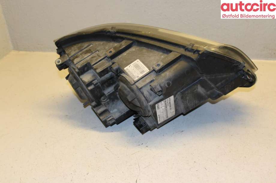 Frontlykt venstre halogen til VW Transporter / Caravelle 2009-2015 (Fase 2) (T5) (T5) (VOLKSWAGEN|7E1 941 015 S|)