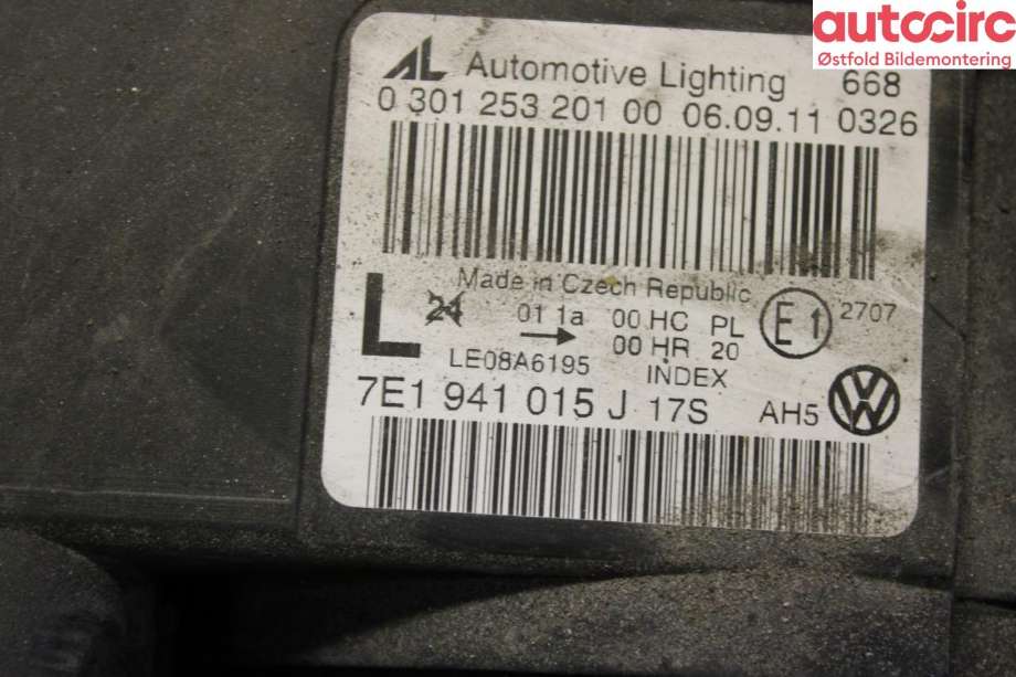 Frontlykt venstre halogen til VW Transporter / Caravelle 2009-2015 (Fase 2) (T5) (T5) (VOLKSWAGEN|7E1 941 015 S|)