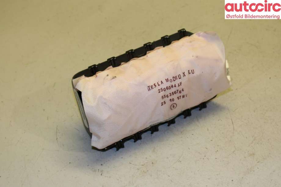 Airbag passasjer til Tesla Model X, 2016-->>  (TESLA|1048009-00-D)