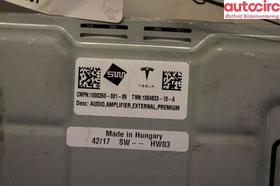 Bilstereo forsterker til Tesla Model X 2016-->>  (TESLA|1004833-10-A|)