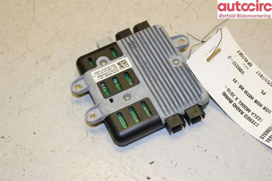 Bilstereo diverse til Tesla Model X 2016-->> (TESLA|1042829-00-F|)