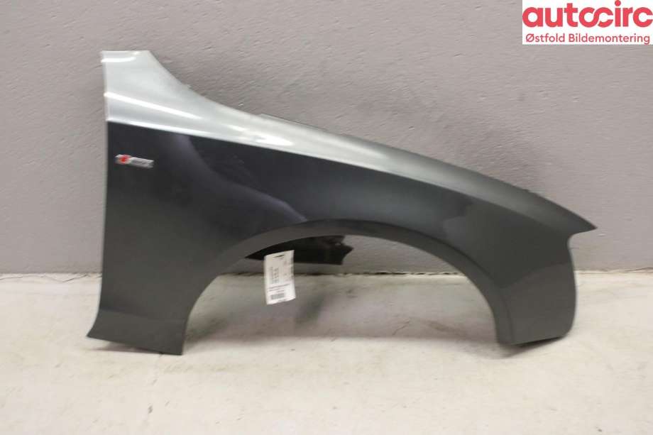 Skjerm høyre foran til Audi A5, 2007-2016 (Type I)  (AUDI|8T0 821 106 H)