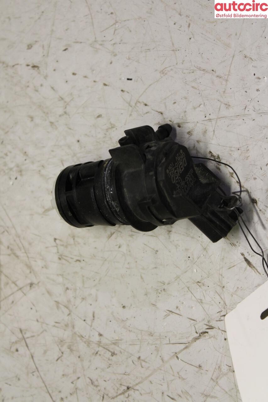 Spylerpumpe foran til Toyota Prius 2004-2009 (Type II) (COMBI) (COMBI) (TOYOTA|8533060190|)