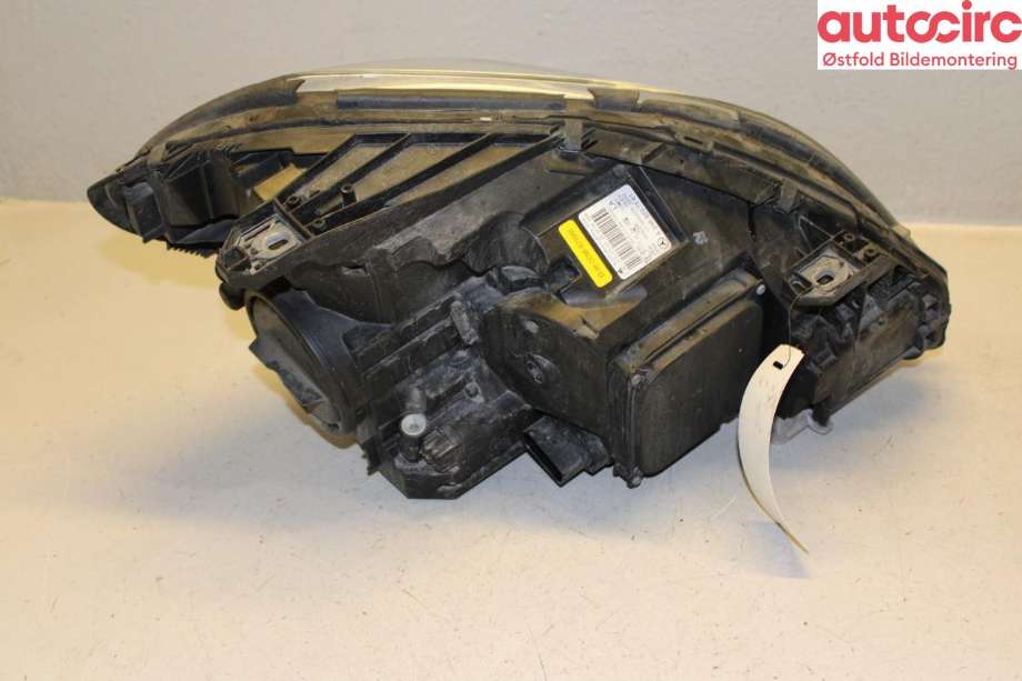 Frontlykt venstre halogen til Mercedes B-Klasse 2011-2018 (W246) (W246) (MERCEDES|A 246 820 01 39|)