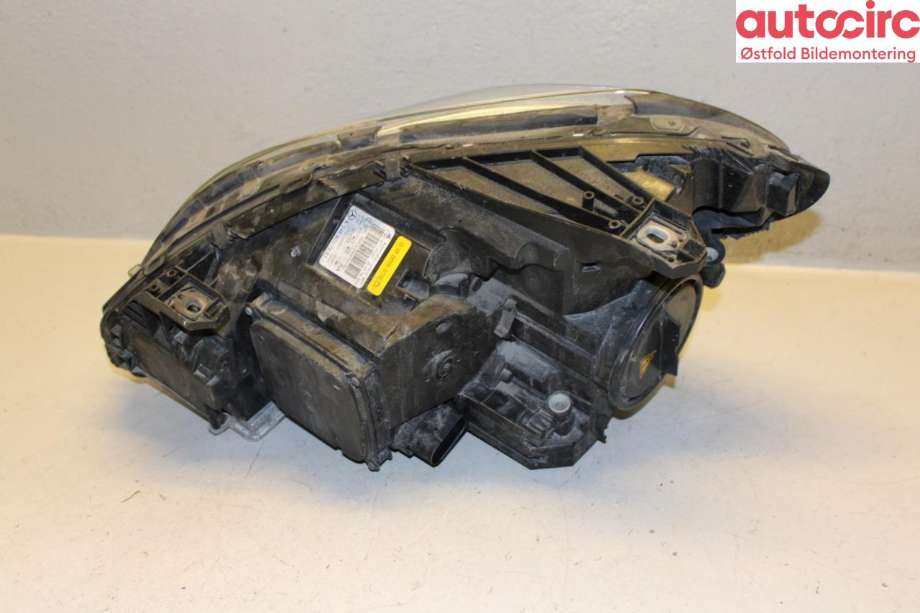 Frontlykt høyre halogen til Mercedes B-Klasse 2011-2018 (W246) (W246) (MERCEDES|A 246 820 02 39|)