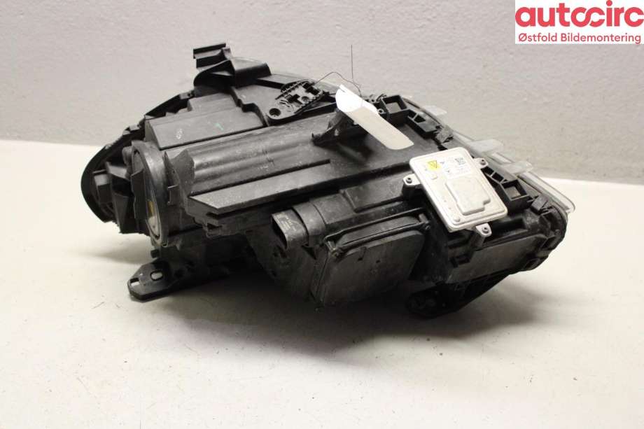 Frontlykt høyre halogen til Mercedes B-Klasse 2011-2018 (W246) (W246) (MERCEDES|A 246 820 02 39|)