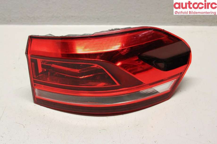 Baklykt høyre til VW Touran 2015-2021 (Type II) (VOLKSWAGEN|5TA 945 208 A|)