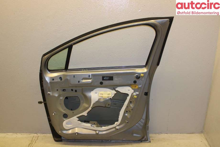 Dør høyre foran til Peugeot 5008 2010-2017 (Type I)  (PEUGEOT|9004 AV|)