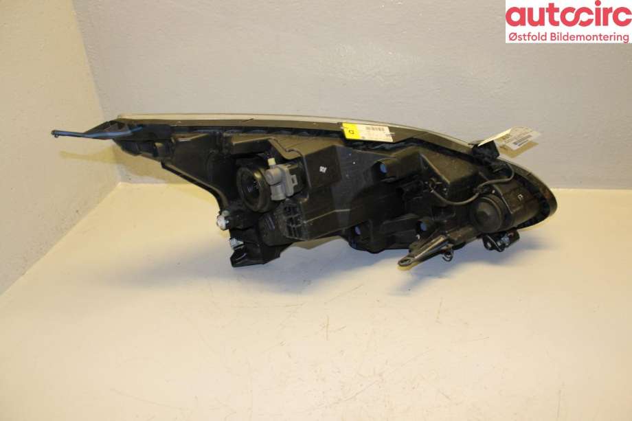 Frontlykt venstre halogen til Nissan NV200 2010-2019  (NISSAN|260604FA1A|)