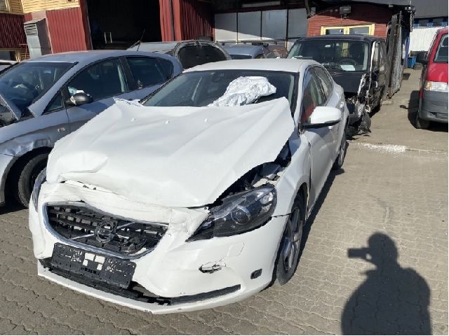Volvo V40 2012-2019 , Motorkode: D4162T, Girkassekode: 