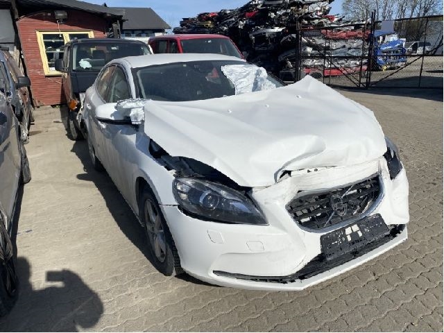 Volvo V40 2012-2019 , Motorkode: D4162T, Girkassekode: 