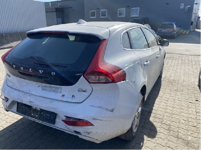 Volvo V40 2012-2019 , Motorkode: D4162T, Girkassekode: 
