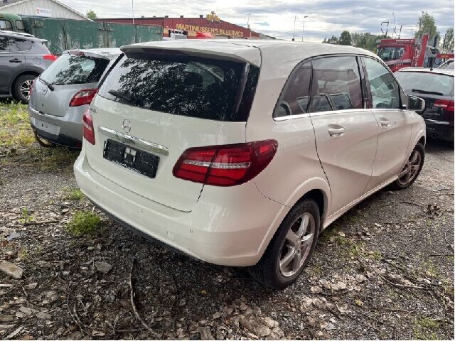 Mercedes B-Klasse 2011-2018 (W246) (W246), Motorkode: EM0004, Girkassekode: 
