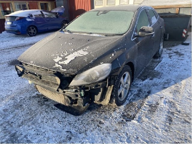 Volvo V40 2012-2019 , Motorkode: D4162T, Girkassekode: 