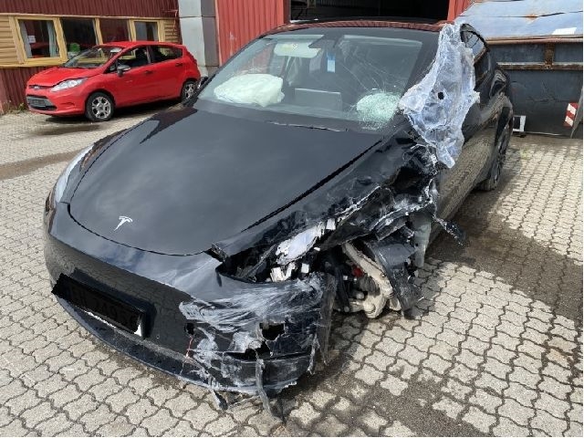 Tesla Model Y 2021-2024 (Type I) , Motorkode: , Girkassekode: 