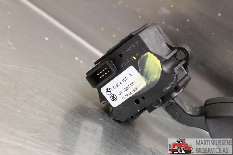 Bryter blink til BMW 5-Serie 2003-2010 (E60/E61) (E60/E61) (BMW|6924103B|)