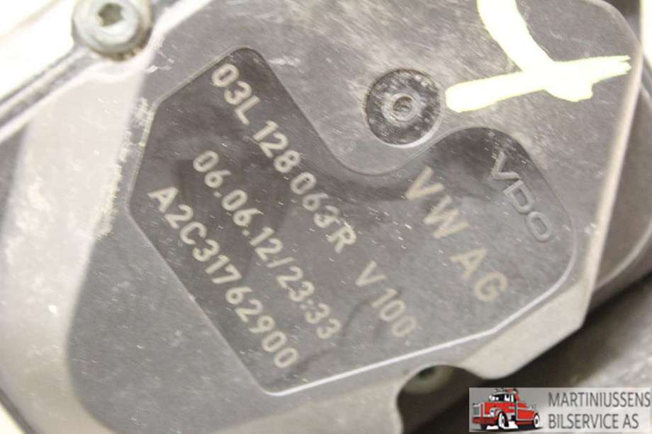 Spjeldhus til VW Passat 2011-2015 (B7) (B7) (VOLKSWAGEN|03L128063R|)