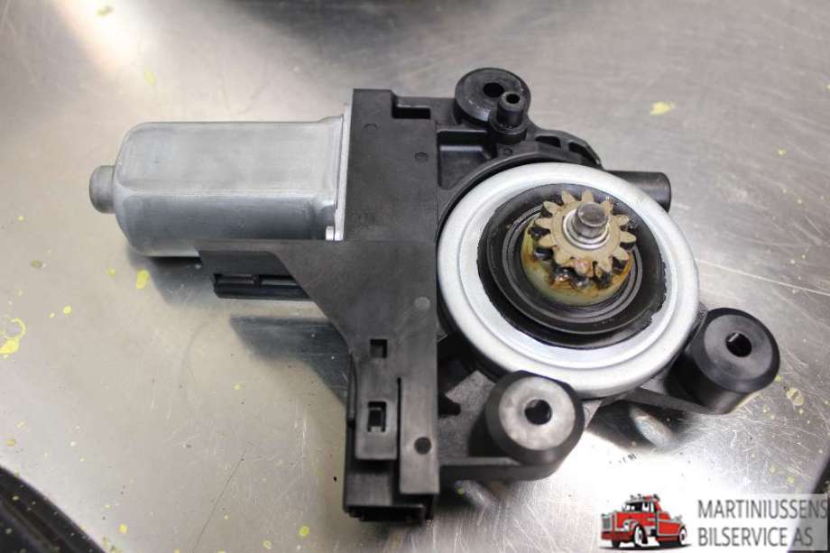 Ruteheis venstre til Volvo V70 2007-2013 (Type III, Fase 1)  (VOLVO|091022 970713-101|)