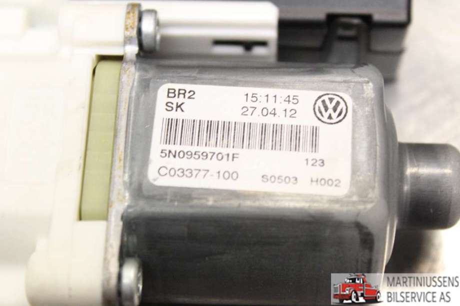 Ruteheis venstre til VW Tiguan 2011-2016 (Type I, Fase 2) (VOLKSWAGEN|5N0959701F|)