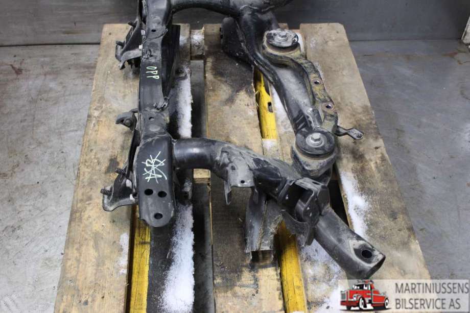 Travers bak til Toyota RAV4 2016-2019 (Type IV, Fase 2)  (TOYOTA|)