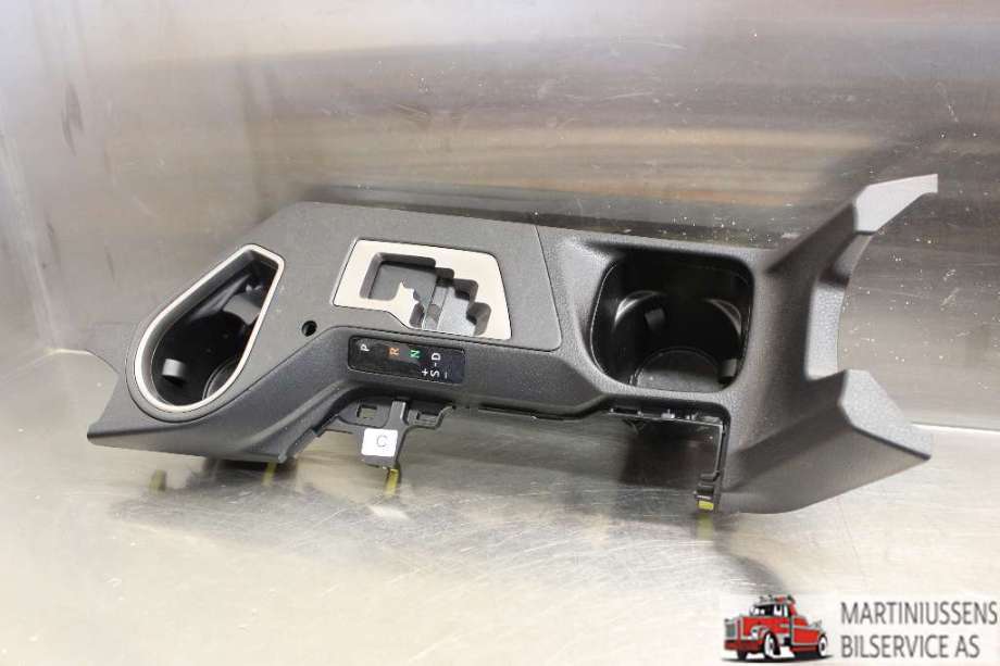 Innredning, Konsoll til Toyota RAV4, 2016-2019 (Type IV, Fase 2)  (TOYOTA|)