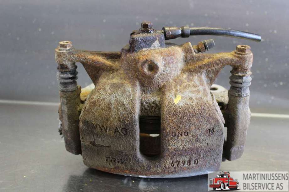 Bremsecaliper venstre foran til VW Passat, 2015-2019 (Fase 1) (B8) (B8) (VOLKSWAGEN|)