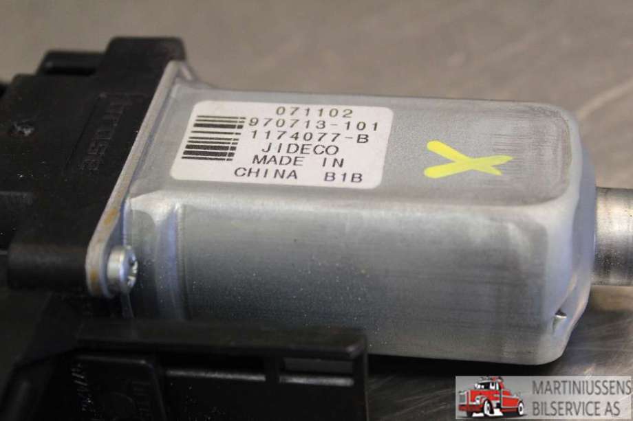 Ruteheis venstre til Volvo V70 2007-2013 (Type III, Fase 1)  (VOLVO|970713101|)