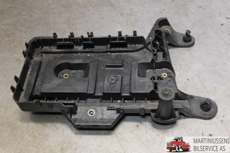 Batterikasse/feste til VW Tiguan, 2011-2016 (Type I, Fase 2)  (VOLKSWAGEN|)