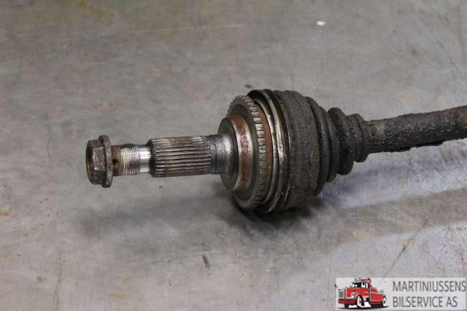 Drivaksel venstre bak til Toyota Hiace 2007-2012 (Fase 3)  (TOYOTA|)