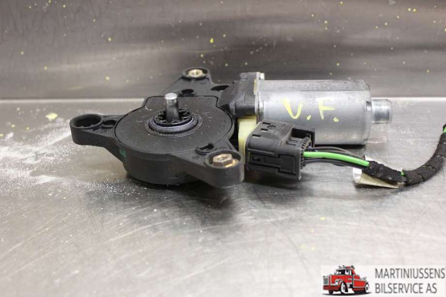 Ruteheis venstre til Mercedes Vito/Viano 2004-2010 (Fase 1) (W639) (W639) (MERCEDES|0130821941|)