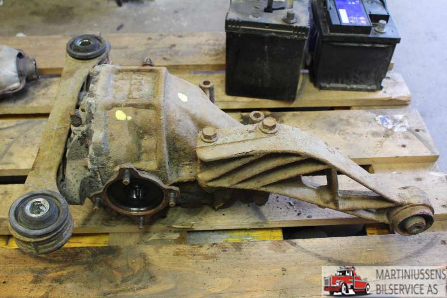 Mellomaksel til Toyota Hiace 2007-2012 (Fase 3)  (TOYOTA|)