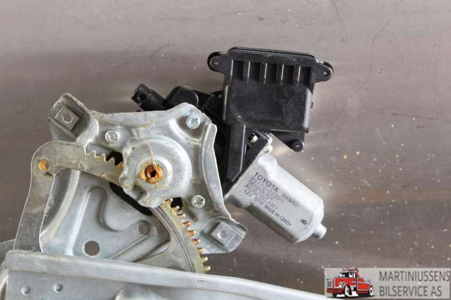 Ruteheis høyre til Toyota Avensis 2009-2015 (Type III, Fase 1)  (TOYOTA|85702-02020|)