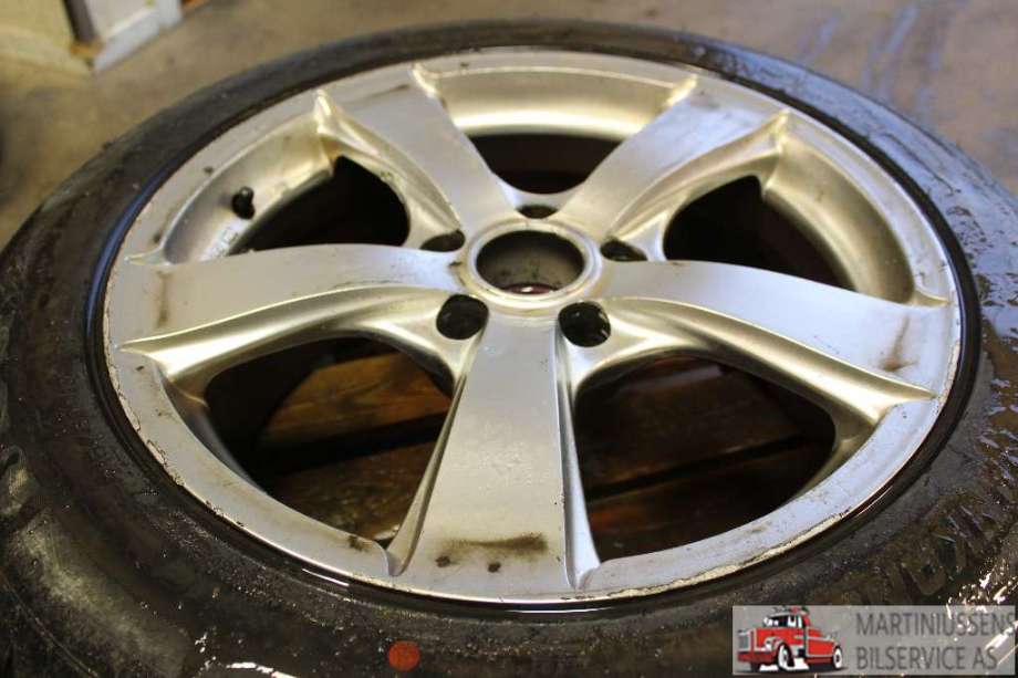 Hjulsett aluminium sommer til Nissan X-Trail 2002-2007 (T30) (T30) (NISSAN|-6MM|3;5X114|215/60-17)
