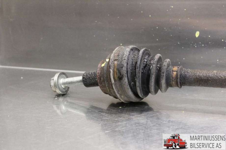 Drivaksel venstre foran til VW Caddy 2004-2010 (Type III, Fase 1)  (VOLKSWAGEN|)