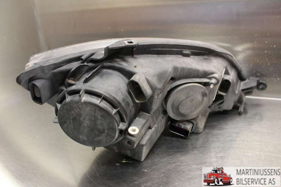 Frontlykt venstre halogen til VW Golf, Plus/Cross 2009-2013 (Fase 2)  (VOLKSWAGEN|5M1941005G|)