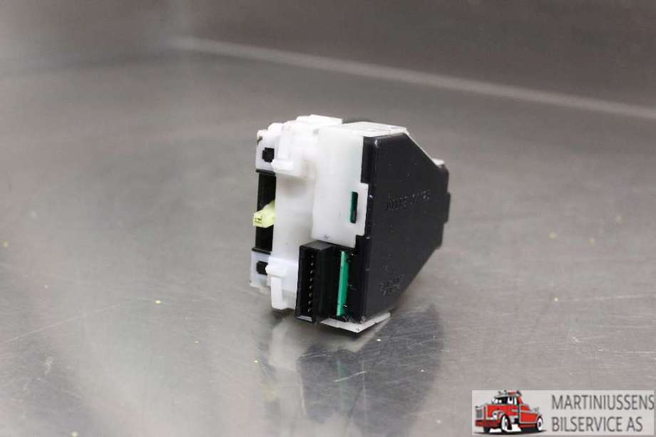 Bryter blink til Nissan Qashqai 2007-2010 (Type I, Fase 1) (NISSAN|82065D|)