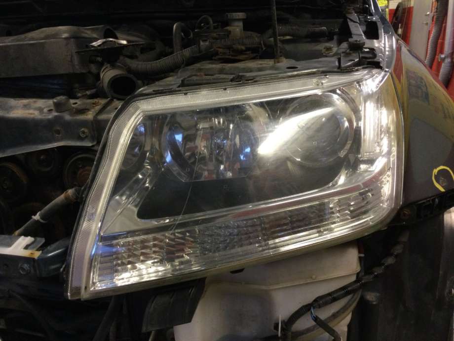 Frontlykt venstre xenon til Suzuki Grand Vitara, 2005-2015 (Type III) (SUZUKI|)