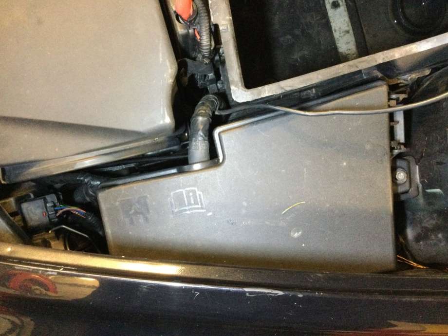 Sikringsboks til Volvo V50, 2007-2012 (Fase 2)  (VOLVO|8688040)
