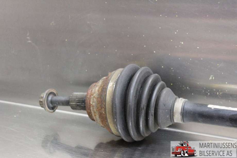 Drivaksel venstre foran til VW Caddy 2010-2015 (Type III, Fase 2)  (VOLKSWAGEN|)